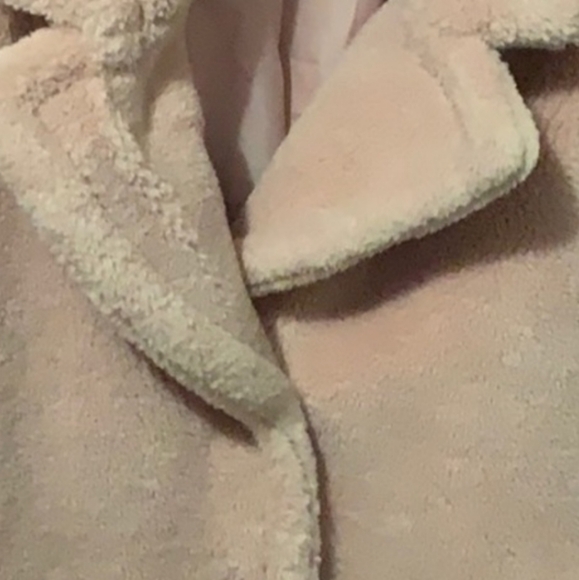 GAP womens pink faux fur. - Picture 3 of 4